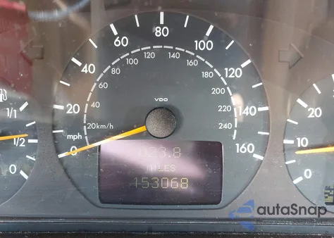 2001 Mercedes-Benz E 320 from USA, damaged, VIN WDBJF65J41B355118